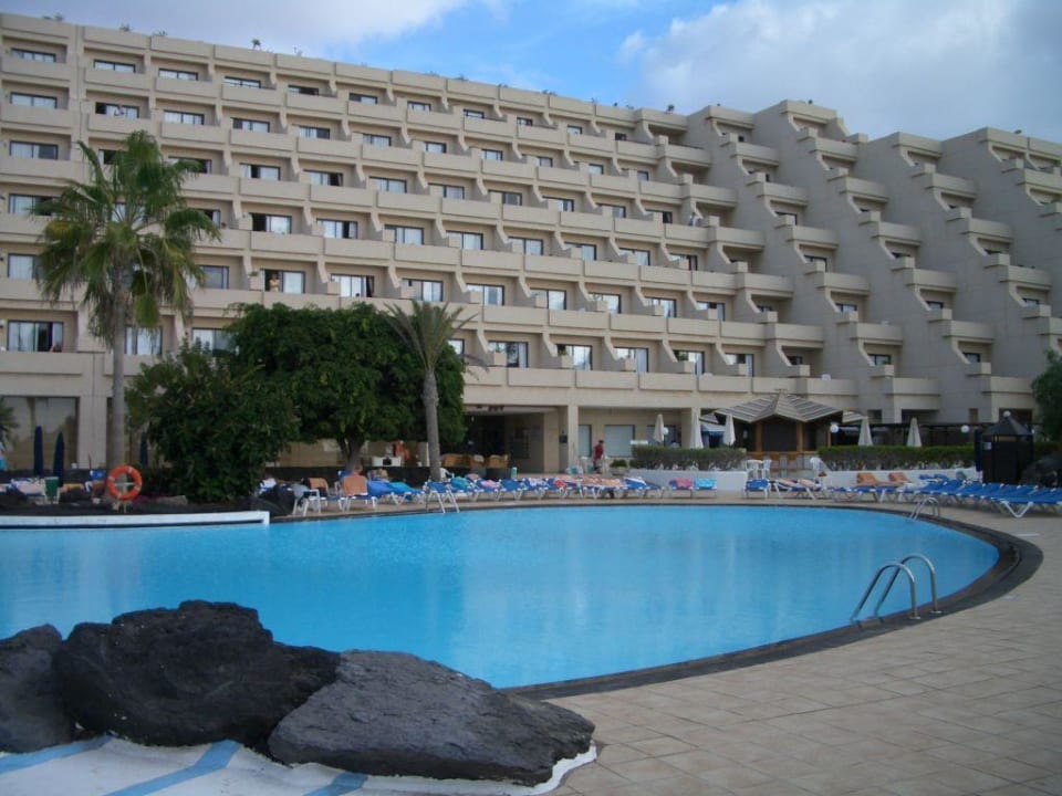Pool mit Hotelansicht Hotel Grand Teguise Playa