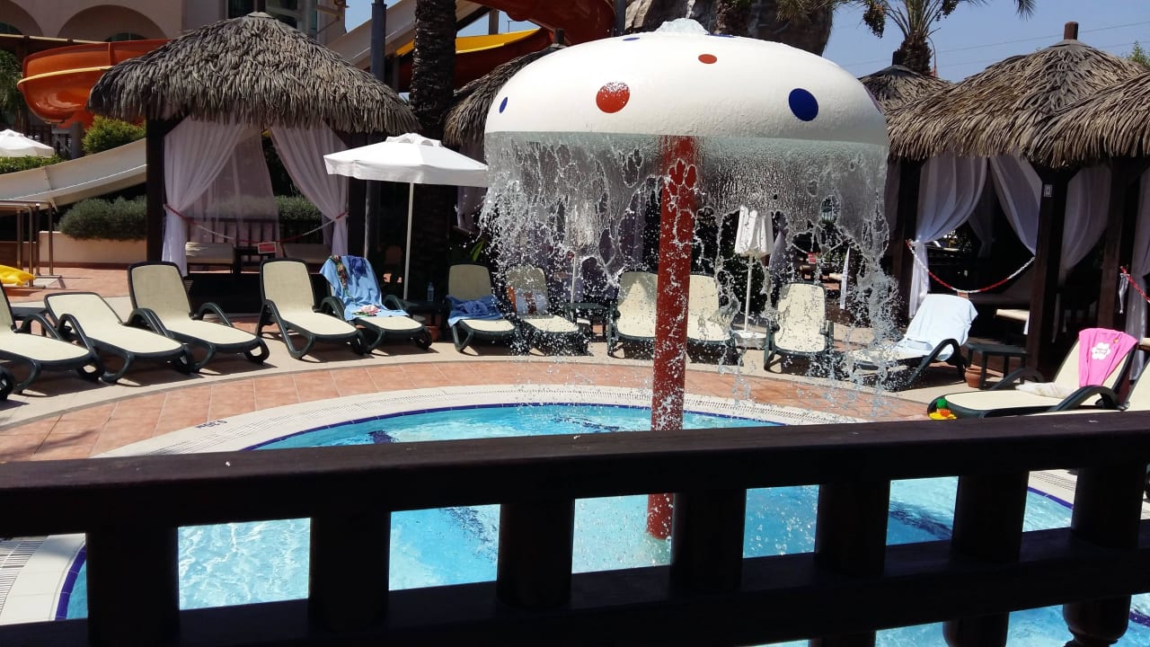 Kinderbecken  Well Palace Side