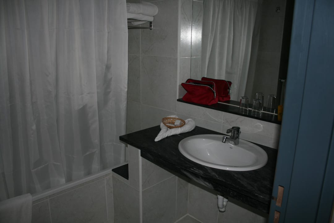 Das Badezimmer allsun App.-Hotel Esquinzo Beach