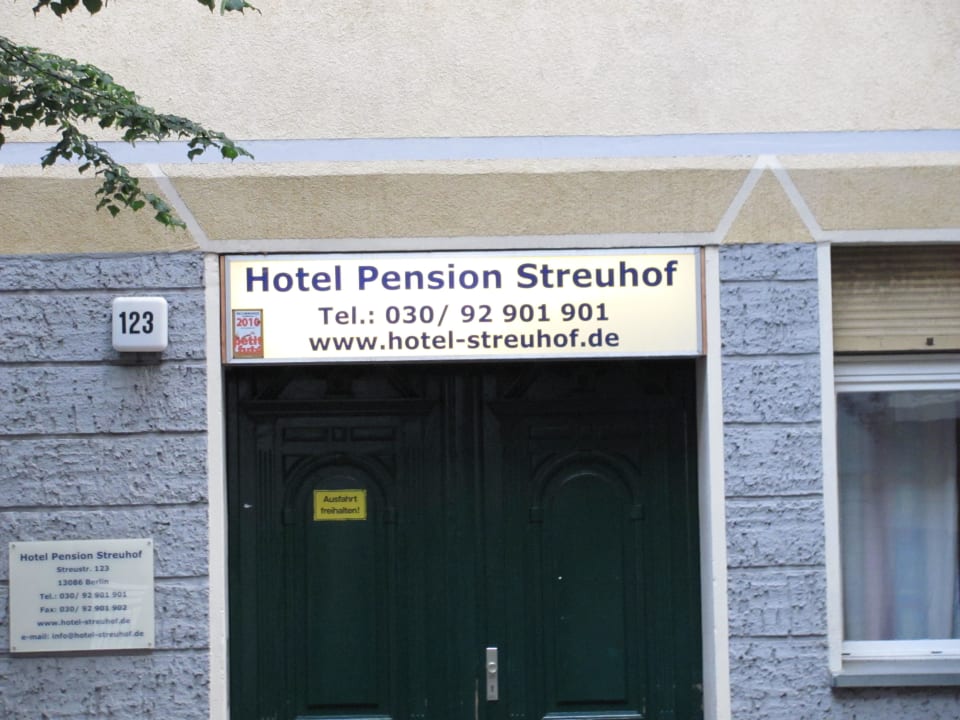 Eingang Hotel Pension Streuhof Berlin