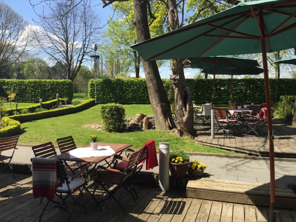 Terrasse und Garten Land-gut-Hotel Gut Merödgen