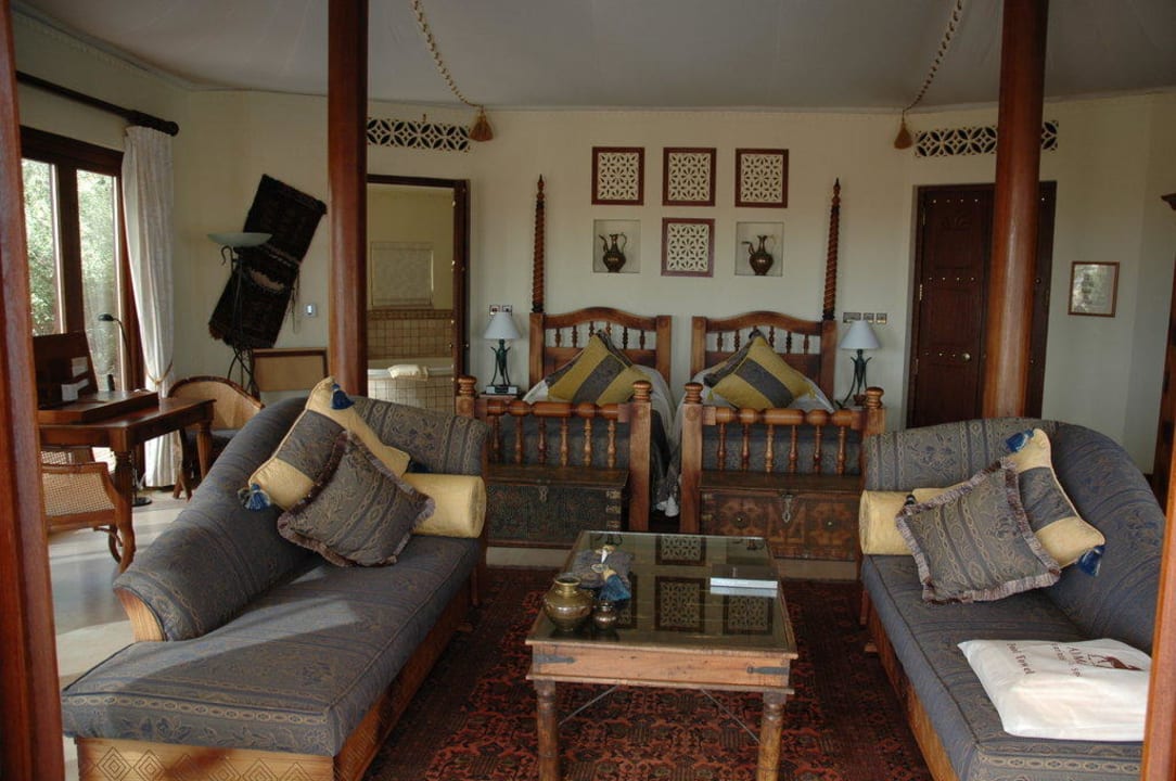 2. Schlafzimmer der Emirates Suite Al Maha, A Luxury Collection Desert Resort & Spa