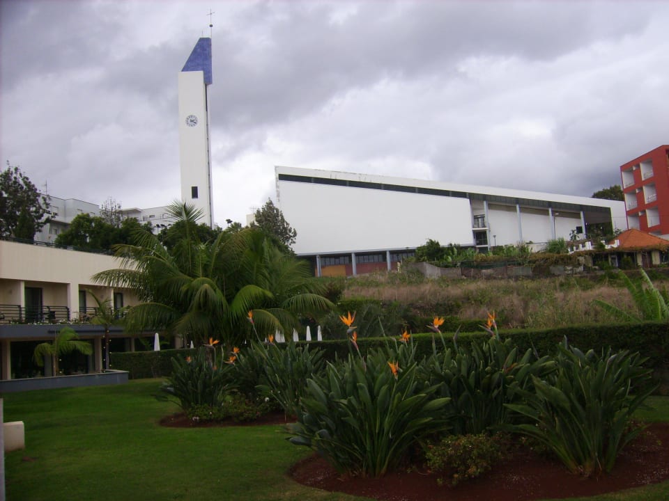 Blick zur Kirche hinterm Hotel Hotel Madeira Panoramico