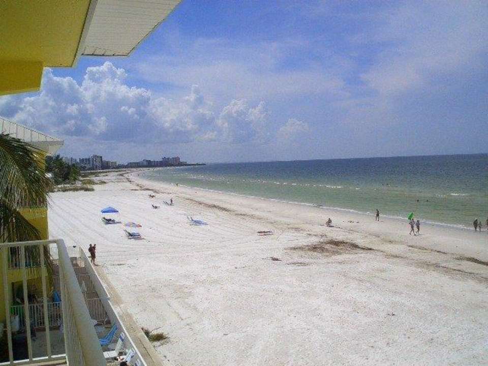 Strand vom Balkon aus Hotel Sandpiper Gulf Resort