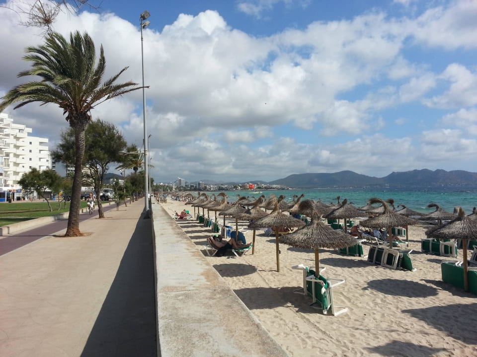 Strand und Promenade La Santa Maria Hotel