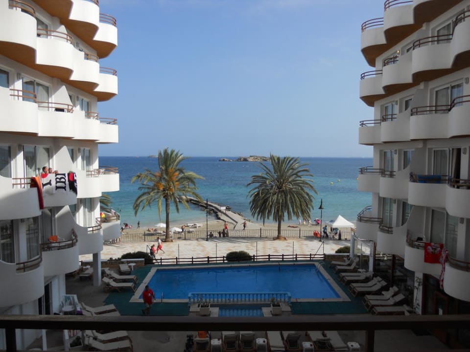 Ausblick vom Balkon zum Pool und Strand Apartments Mar y Playa I