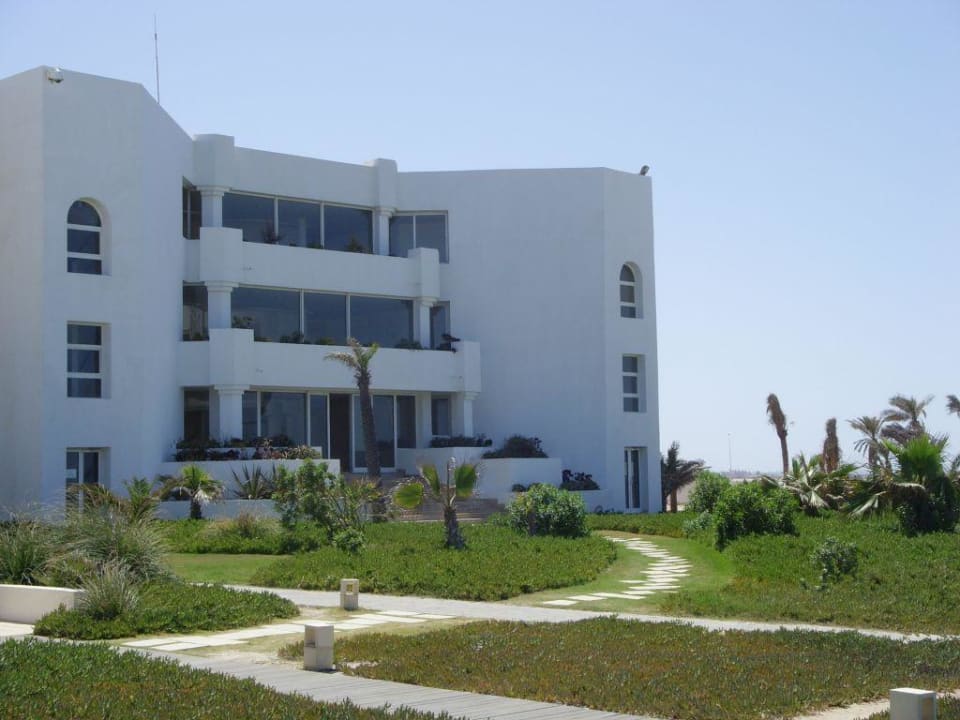 Aussenansicht Hoteltrakt links Radisson Blu Palace Resort & Thalasso Djerba