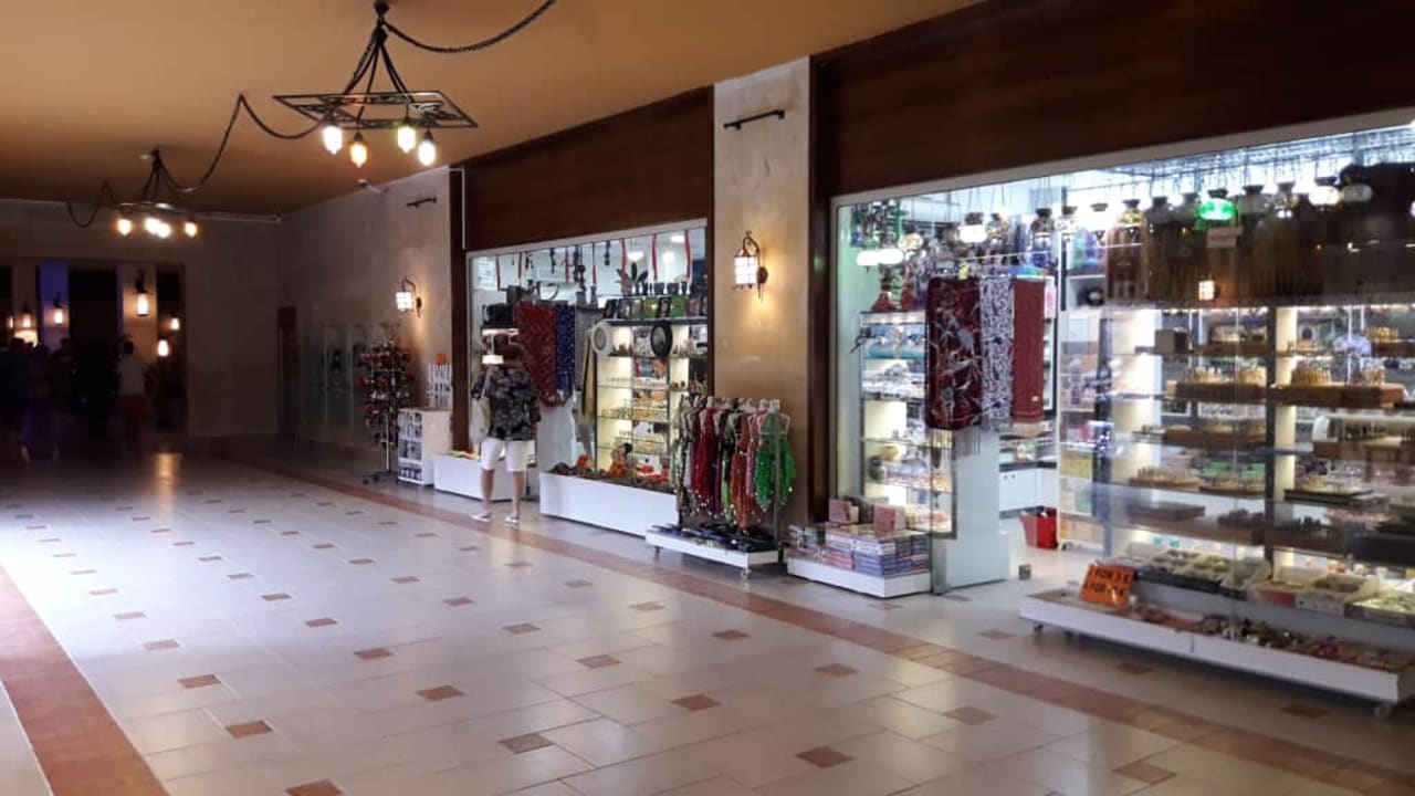 Pasaż handlowy na poziomie recepcji AQI Pegasos World