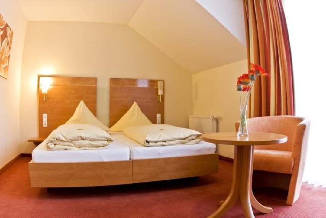 Doppelzimmer Straßenseite Hotel Rosmarin