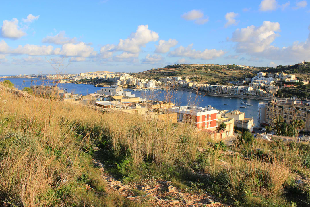 Widok ze wzgórza nad hotelem Hotel Porto Azzurro Resort