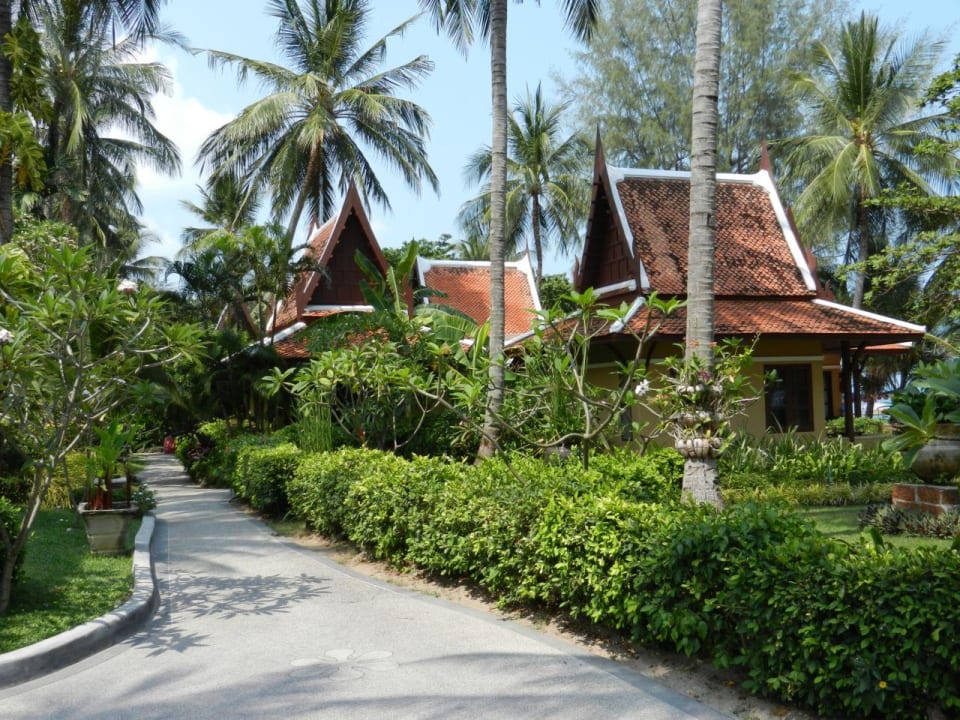 Bungalows mitten im Garten The Fair House Beach Resort