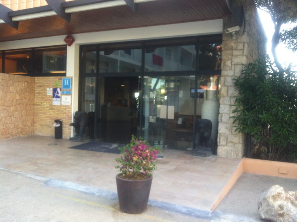Eingang Mar Amantis 1 azuLine Hoteles Mar Amantis & II
