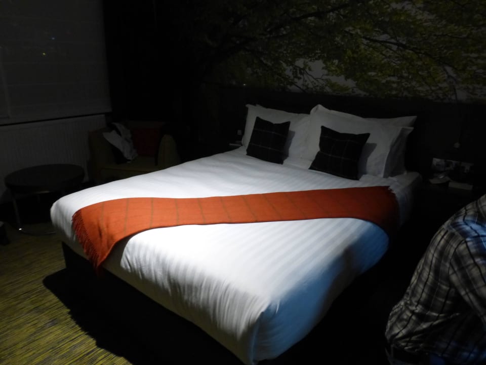 Bett Hampton by Hilton London City