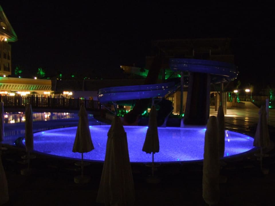 Pool bei Nacht Diamond Excellence Resort & Spa