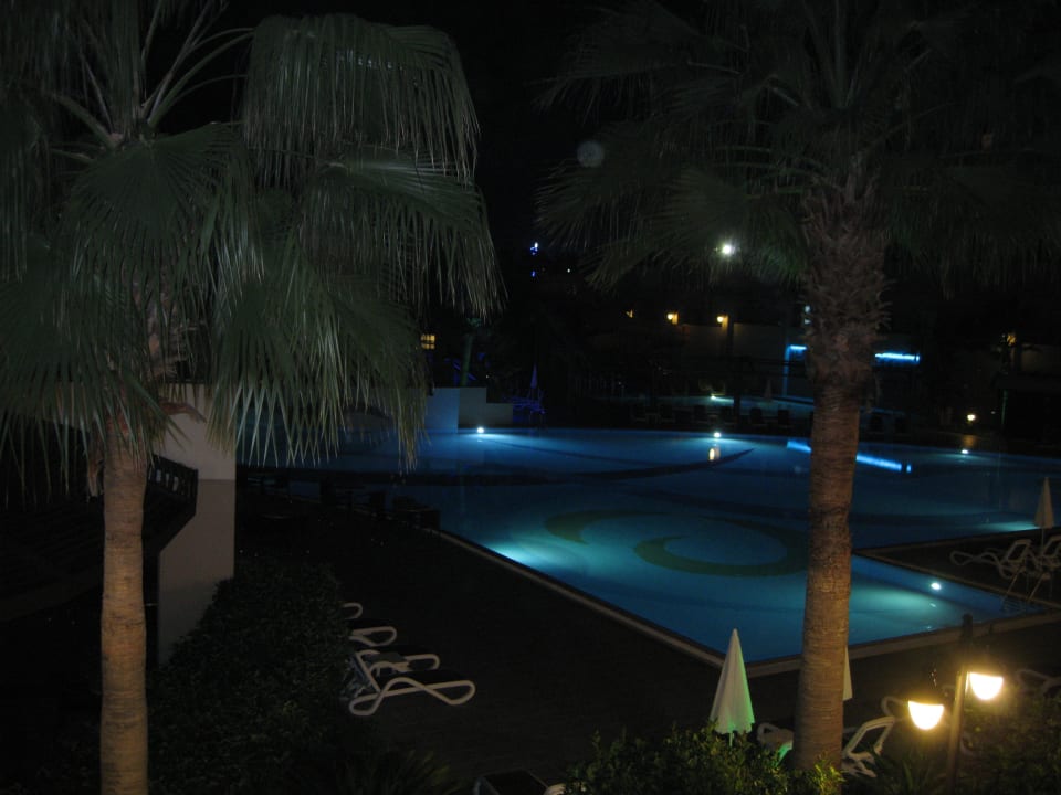 Pool am Abend Aydinbey Kings Palace & Spa