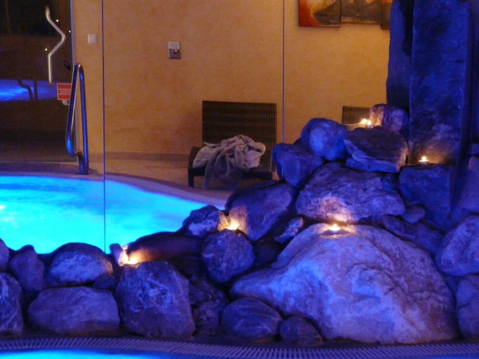 Natursteinquellenpool Landhotel Lindenhof