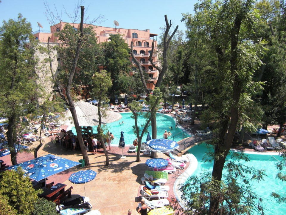 Blick vom Zimmer auf den Pool HVD Club Bor