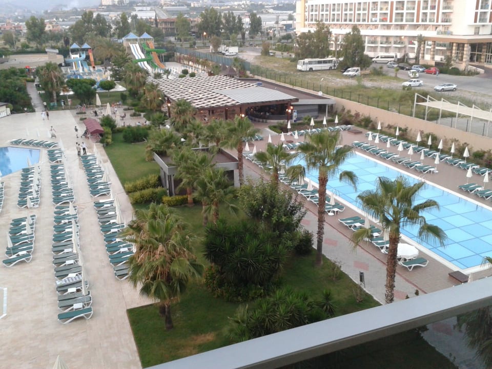 2 Pool mit Poolbar Hotel Royal Garden Beach