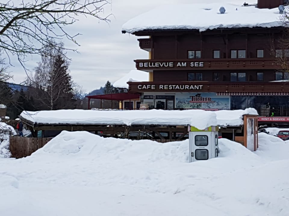 Außenansicht Hotel Bellevue am See