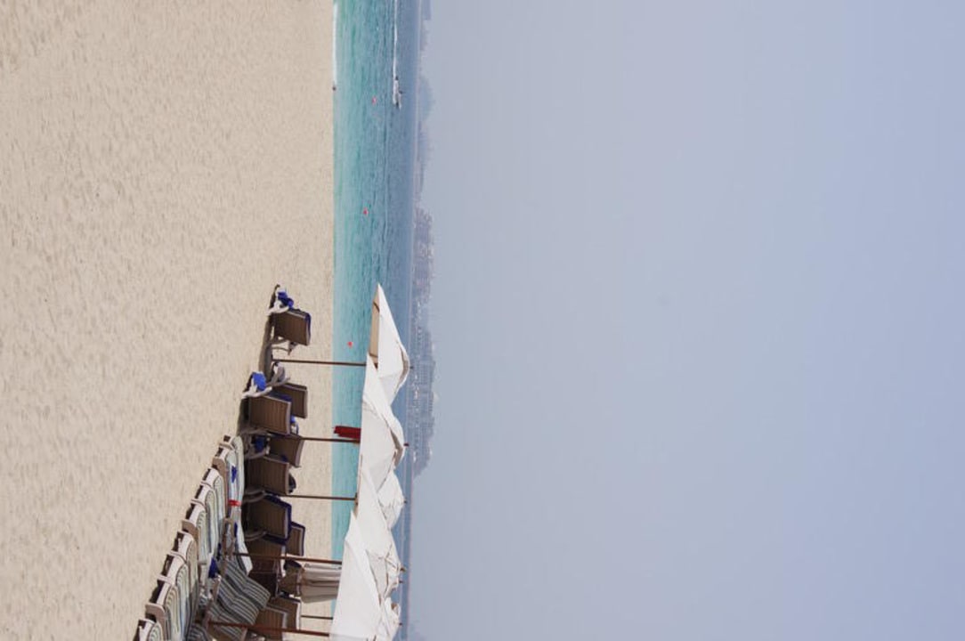 Der Sand ist echt heiß!  Hilton Dubai Jumeirah