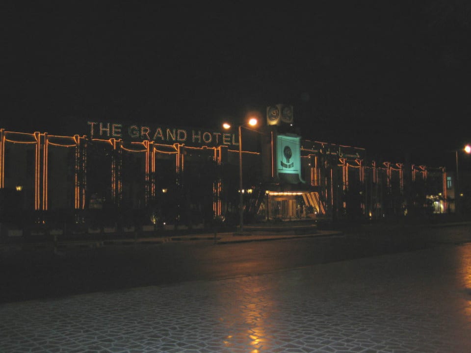 Grand Hotel Vorderansicht The Grand Hotel Hurghada