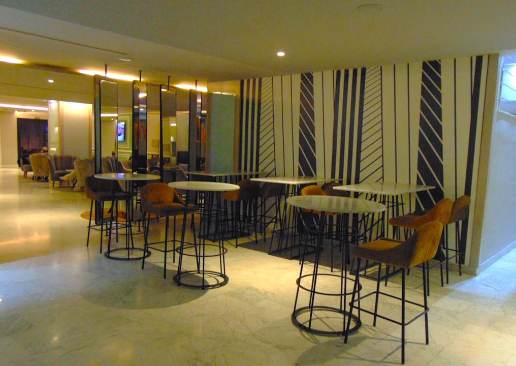 Gastro Hotel Golden Tulip El Mechtel