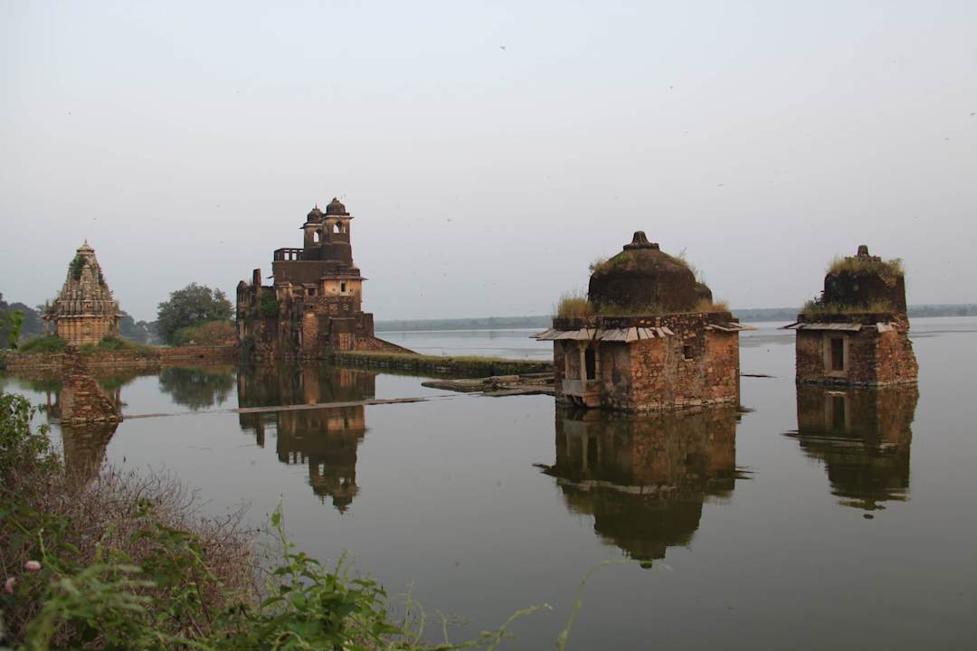 Rajgarh - Das Wasserschloss; einer der Ausflüge Fort Begu