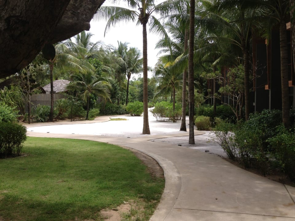 Vom Strand zur Hotelanlage aufgenommen Renaissance Phuket Resort & Spa