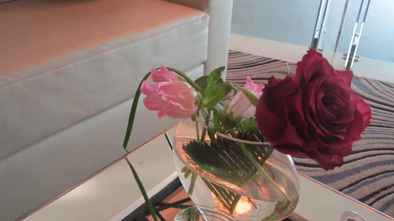 Tischdeko in der Lobby Sofitel Abu Dhabi Corniche