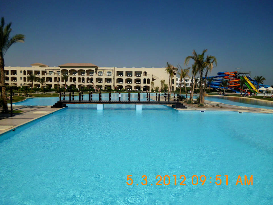 Noch ein Teil der schönen Poolanlage JAZ Aquamarine Resort
