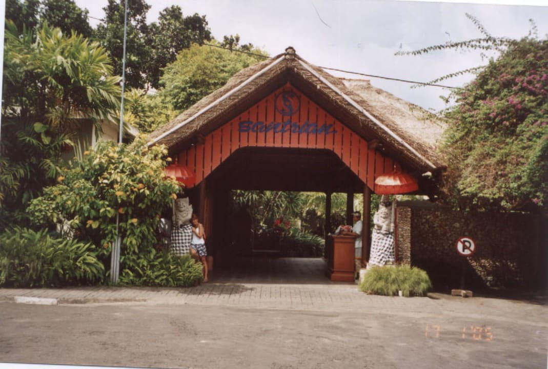 Eingangsbereich des Hotels Griya Santrian Beach Resort & Spa