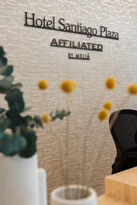 Lobby Hotel Santiago Plaza, Affiliated by Meliá