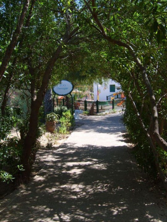 Der Weg vom Strand zum Miniclub und zum Pool Hotel Sangho Club Zarzis