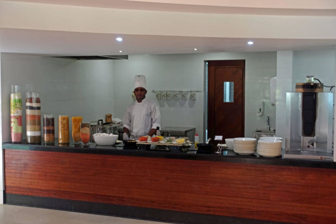 Backstation für Eier am Frühstücksbüffet Summer Island Maldives