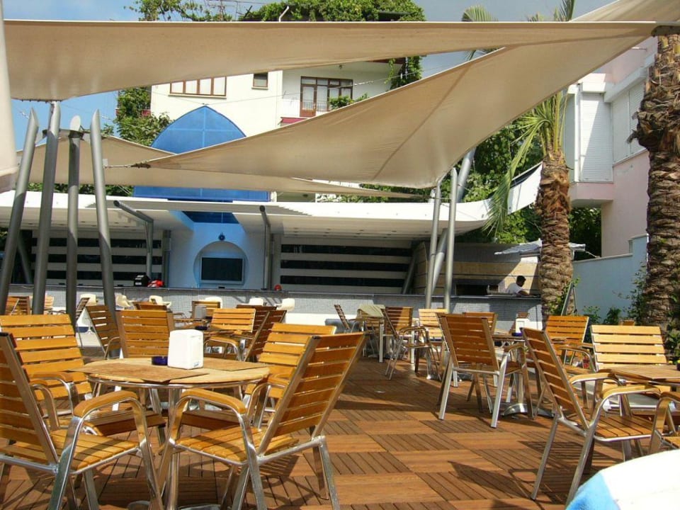 Poolbar Hotel Grand Zaman Garden