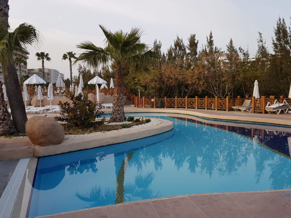 Sehr saubere, rießige Poolanlage Fame Residence Lara & Spa