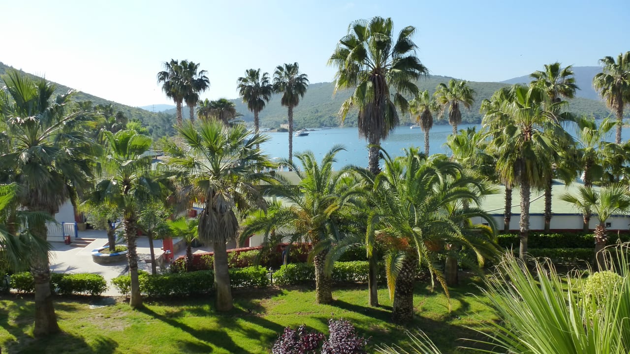 Gartenanlage Green Bay Resort & Spa