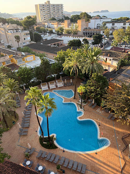 Pool Valentin Reina Paguera