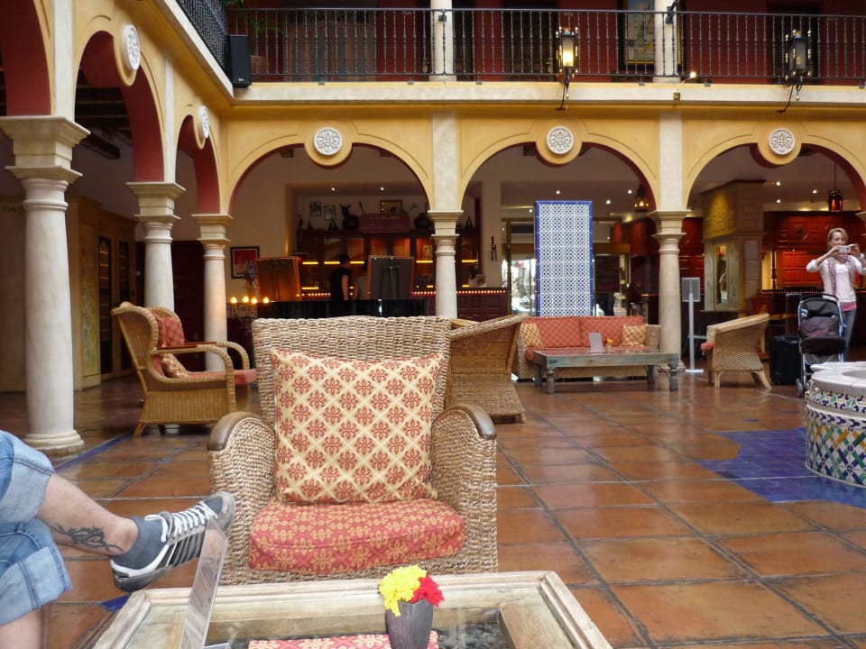 Gemütliche Sitzecke in der Lobby Hotel El Andaluz Europa-Park