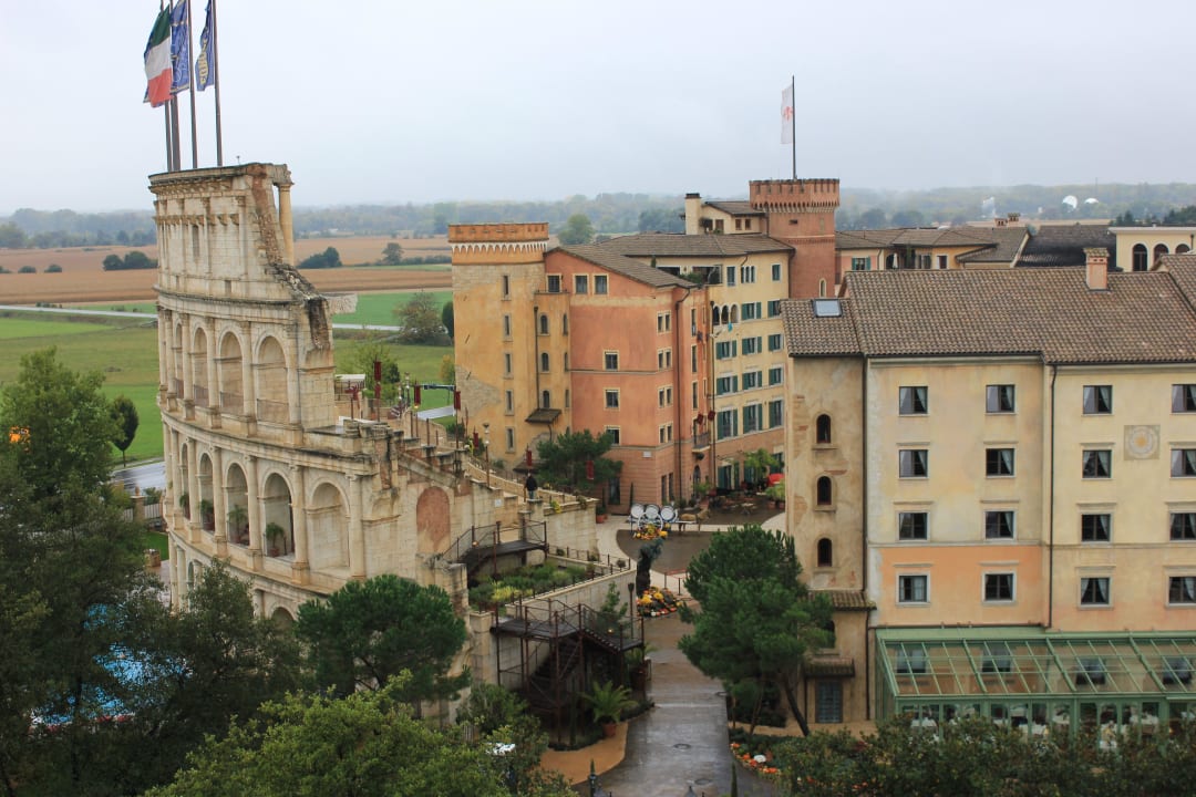 Das Hotel Colosseo, aufgenommen von der  Suite Hotel Bell Rock Europa-Park