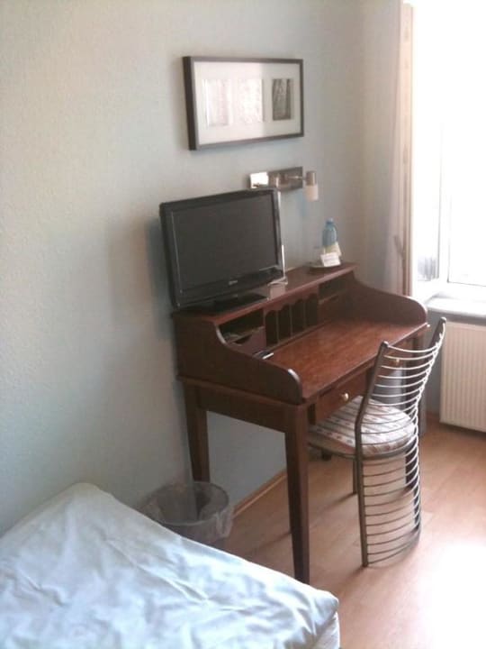 Sekretär / LCD Hotel Aurora