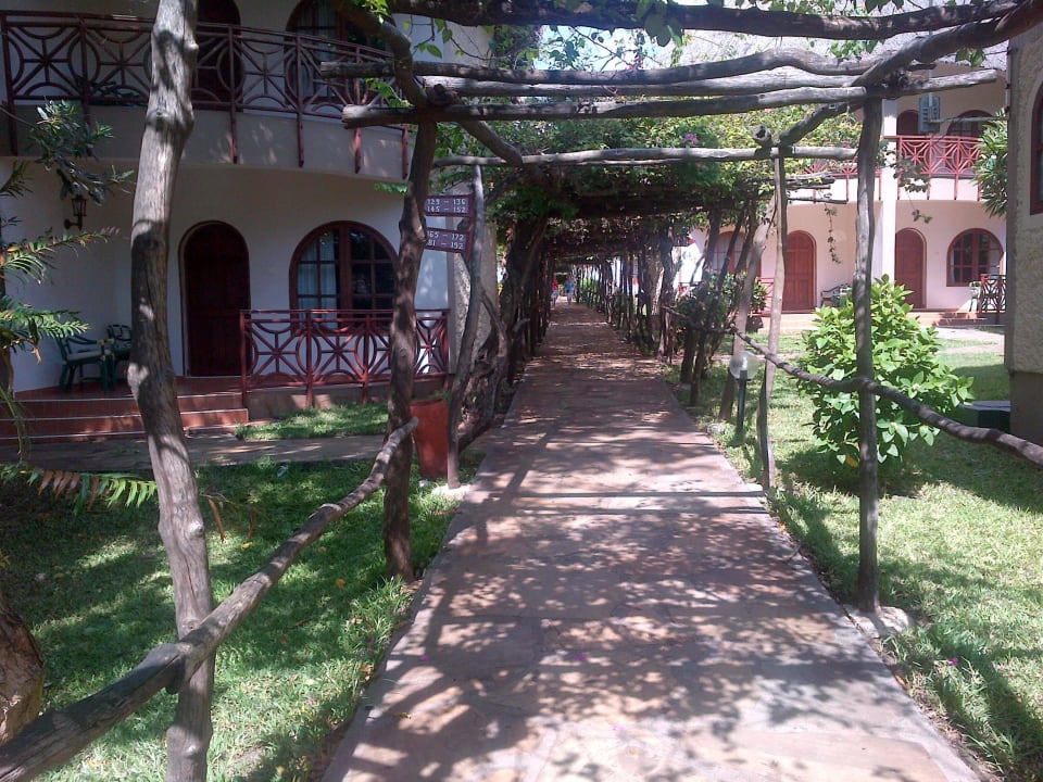 Der Weg zur Rezeption oder zum Pool Neptune Paradise Beach Resort & Spa