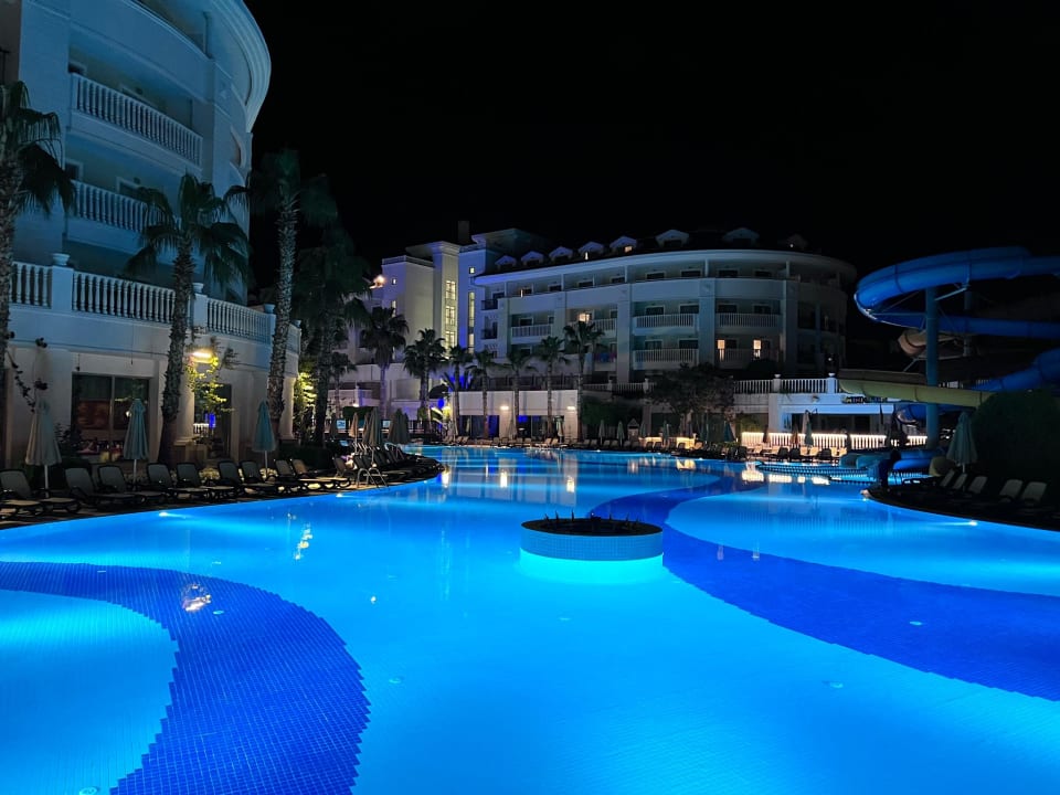 Außenansicht Alba Queen Hotel