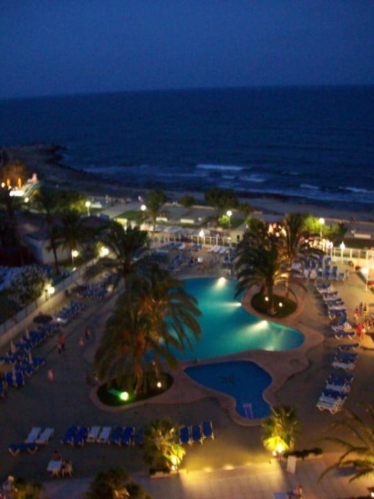 Piscina notturna Aparthotel Playa Dorada