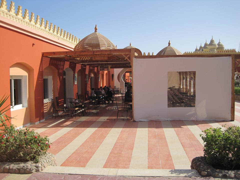Hauptrestaurant von aussen Pickalbatros Alf Leila Wa Leila Resort - Neverland Hurghada