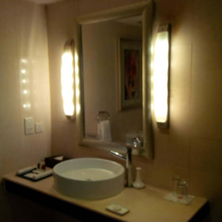 Bedroom Hotel Ramada Plaza Karachi