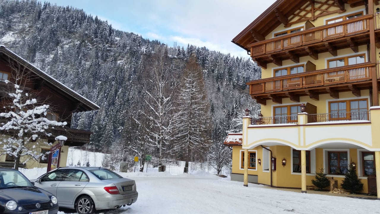 Links Gästehaus, rechts Hotele Hotel Seeblick