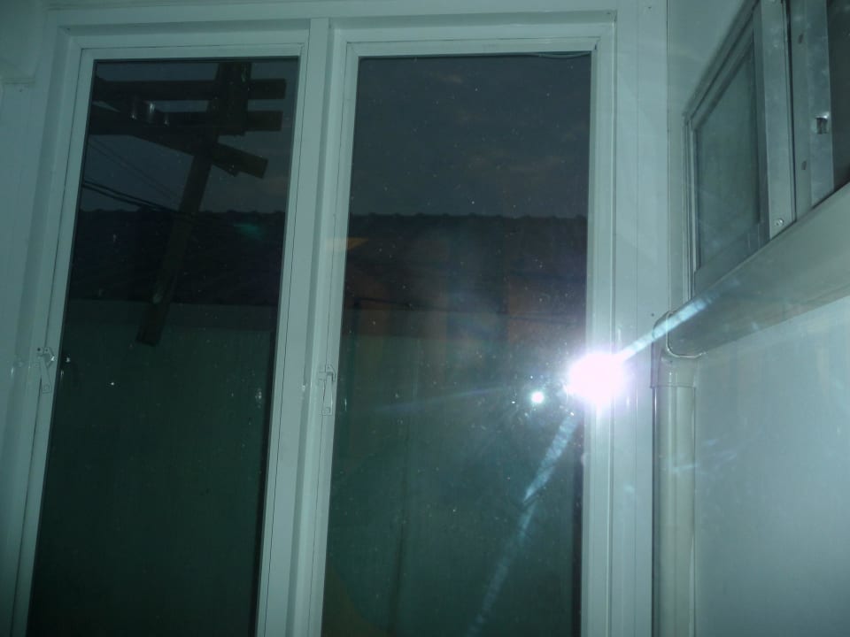 Fenster vom Erdgeschosszimmer Mariya Boutique At Suvarnabhumi Airport