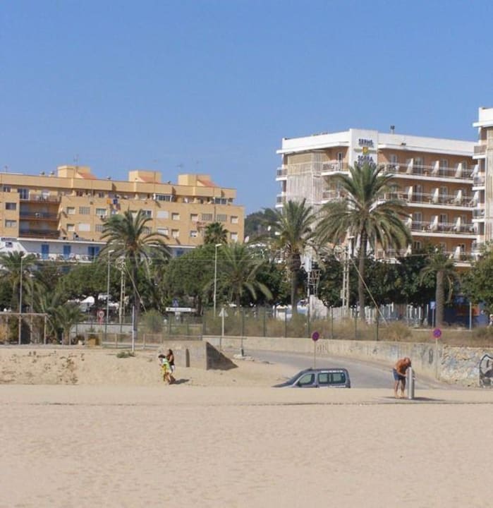 Widok z plazy na sorra daurada Hotel Sorra Daurada Splash