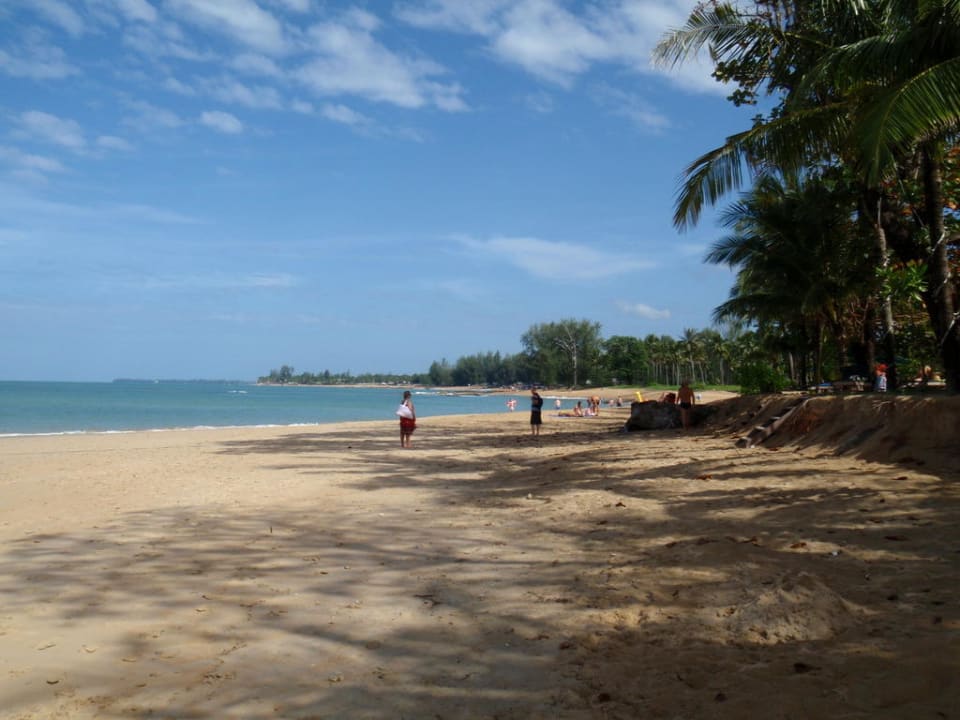 Strand vor dem Hotel La Flora Khao Lak